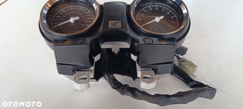 HONDA CB900 CB900F HORNET 2004 lift - 9