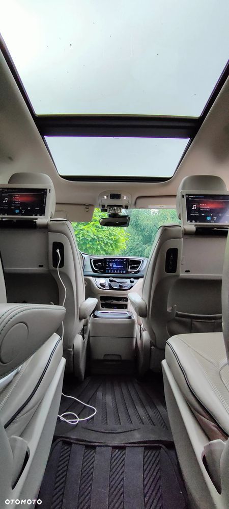 Chrysler Pacifica - 12