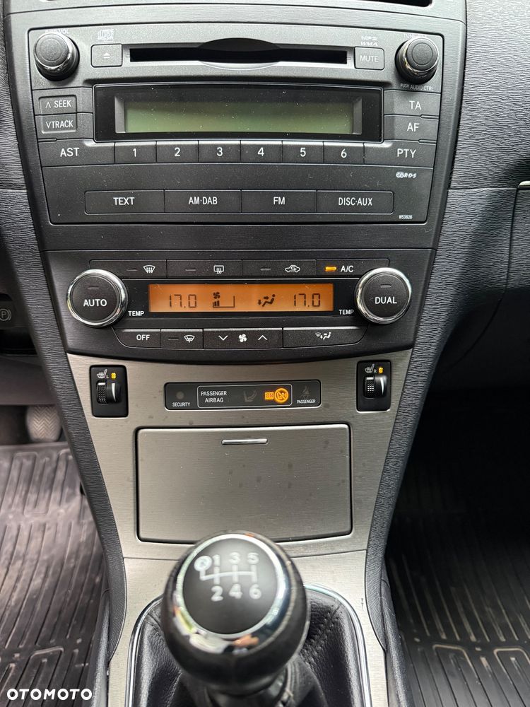 Toyota Avensis 1.8 Life - 13