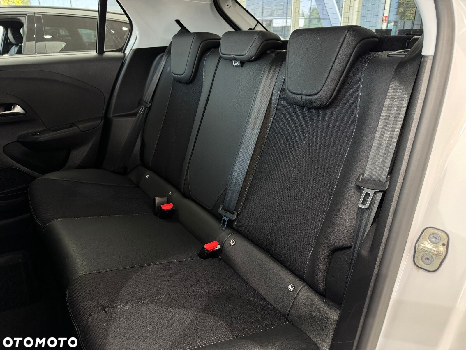 Opel Corsa 1.2 Elegance S&S - 12