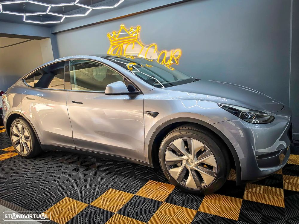 Tesla Model Y - 9