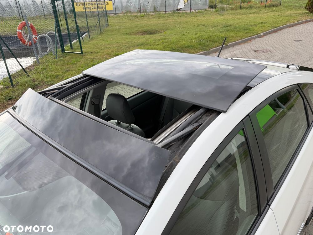 Toyota Prius 1.8 HSD Premium - 30