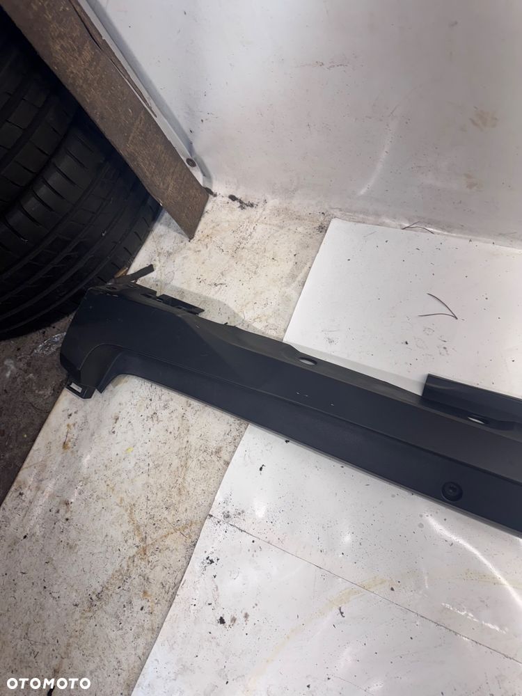 PRAWA LISTWA PROGOWA TOYOTA C-HR - 4