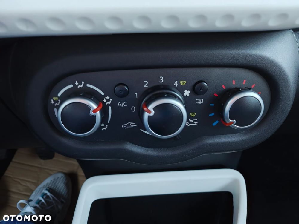 Renault Twingo SCe 70 LIMITED 2018 - 27