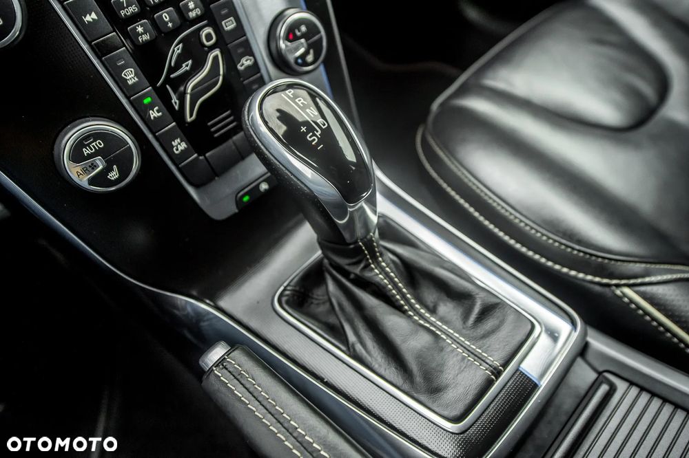 Volvo V40 D4 Drive-E R-Design Momentum - 36