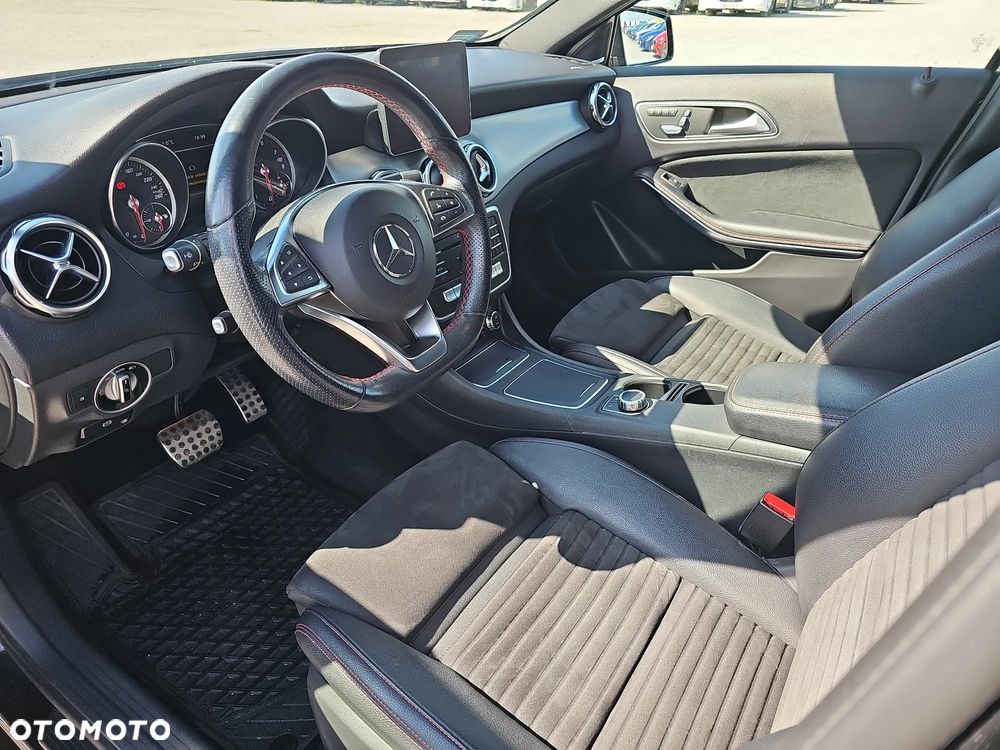 Mercedes-Benz GLA 200 7G-DCT AMG Line - 11