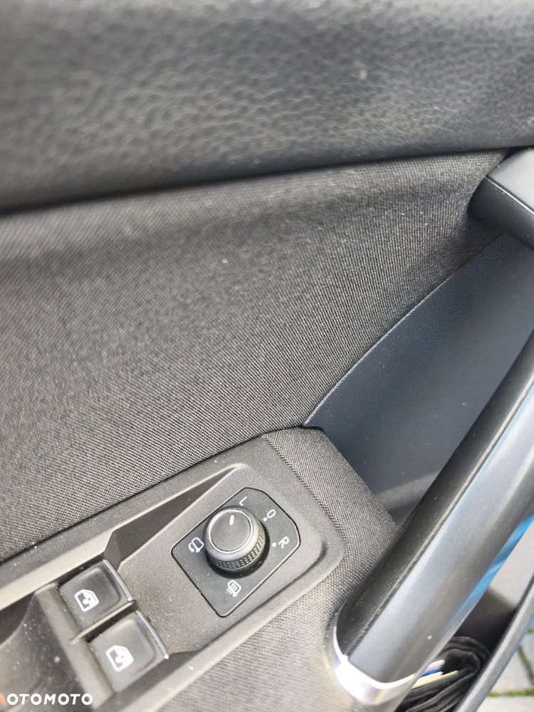 Volkswagen Touran 2.0 TDI SCR Highline - 16