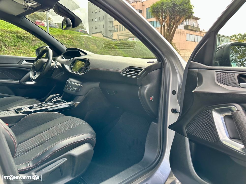 Peugeot 308 SW 1.5 BlueHDi GT EAT8 - 38