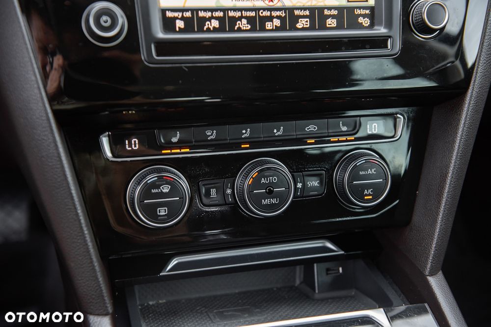 Volkswagen Passat Variant 2.0 TDI SCR DSG Highline - 26