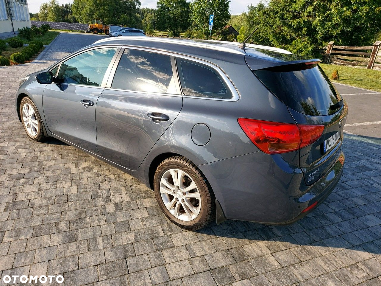 Kia Ceed - 8