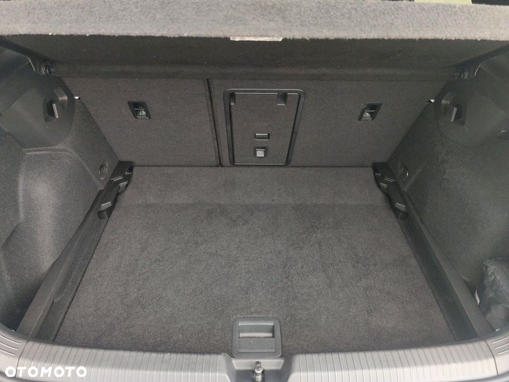 Volkswagen Golf - 34