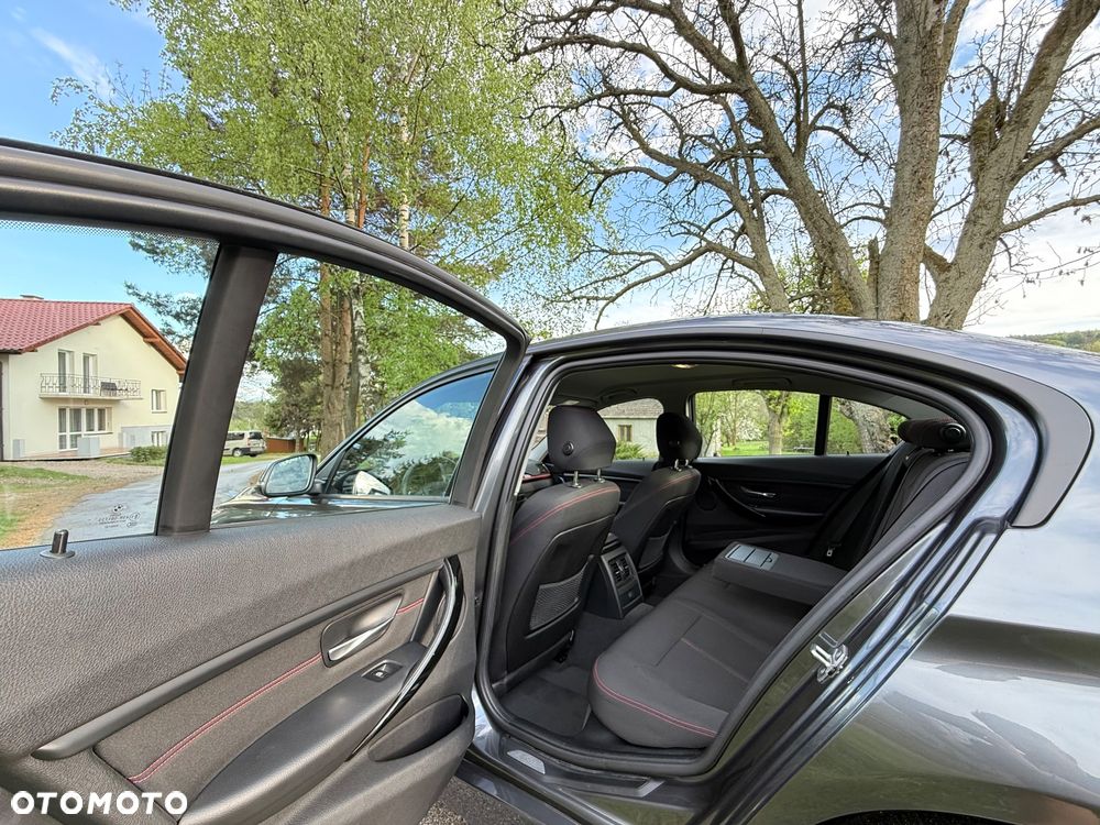 BMW Seria 3 328i xDrive Sport Line - 19