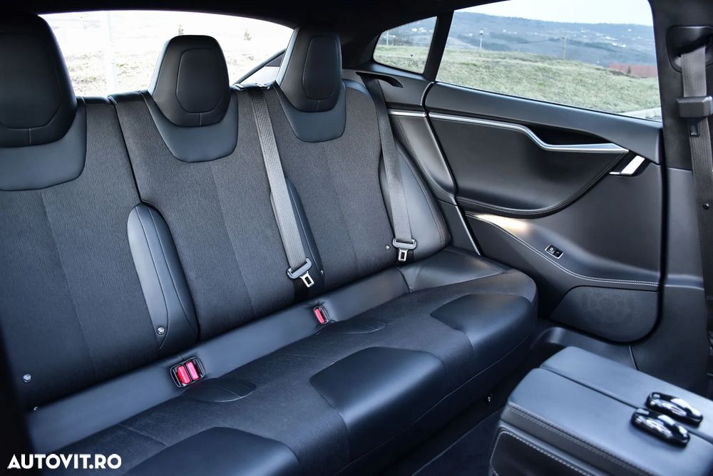 Tesla Model S - 17