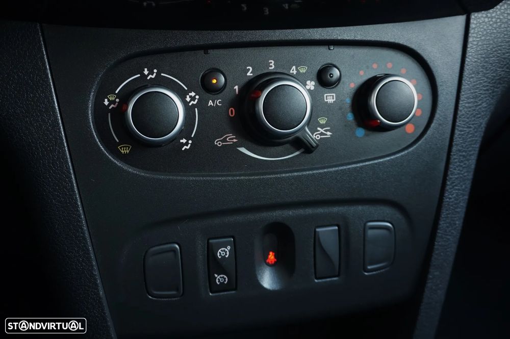 Dacia Logan MCV TCe 90 S&S Prestige - 32