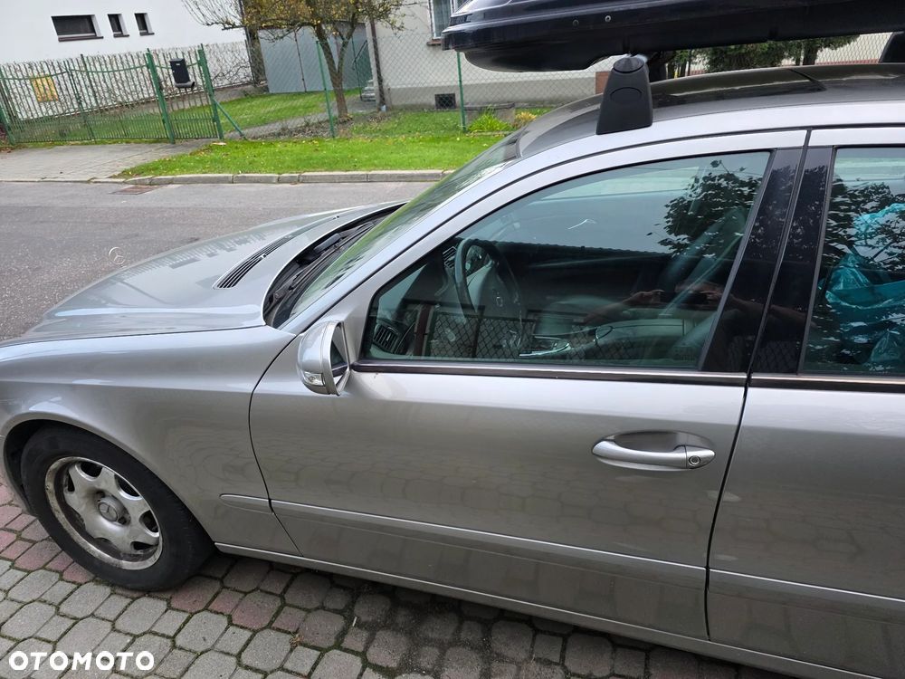Mercedes-Benz E-Class 2005 photo 5