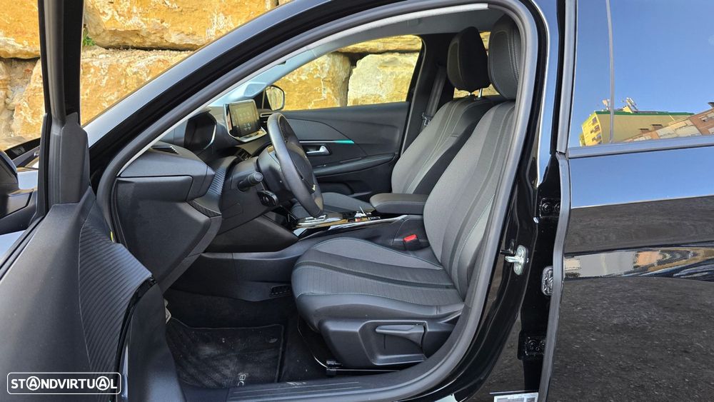 Peugeot e-208 Allure Pack - 41