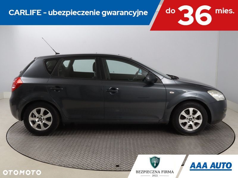 Kia Ceed - 8