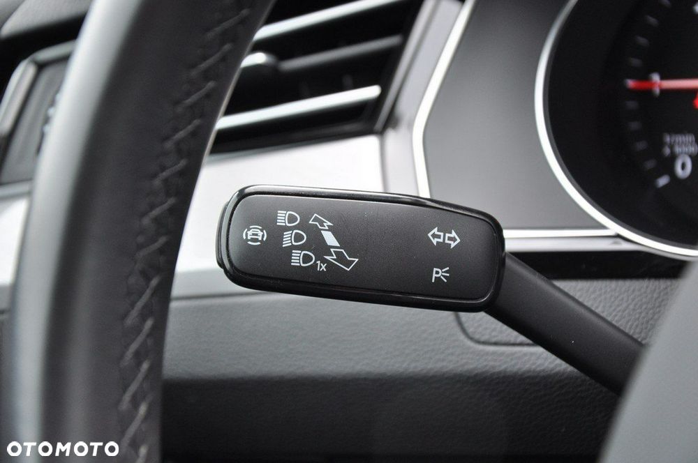 Volkswagen Passat - 16