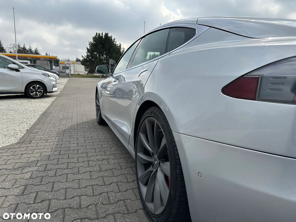 Tesla Model S - 4