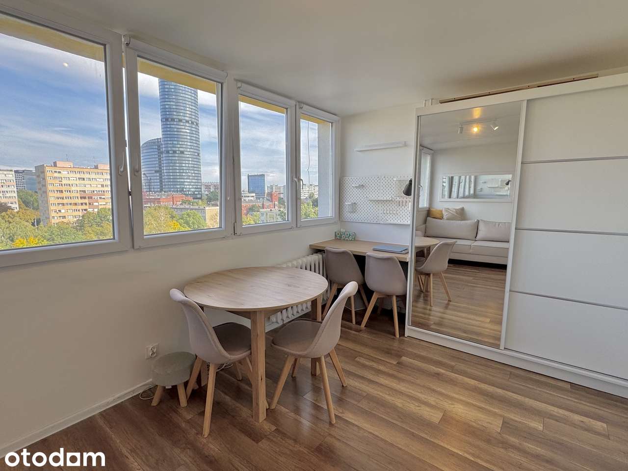 Odnowiona kawalerka 24 m² z widokiem na Sky Tower – ul. Gajowicka 72