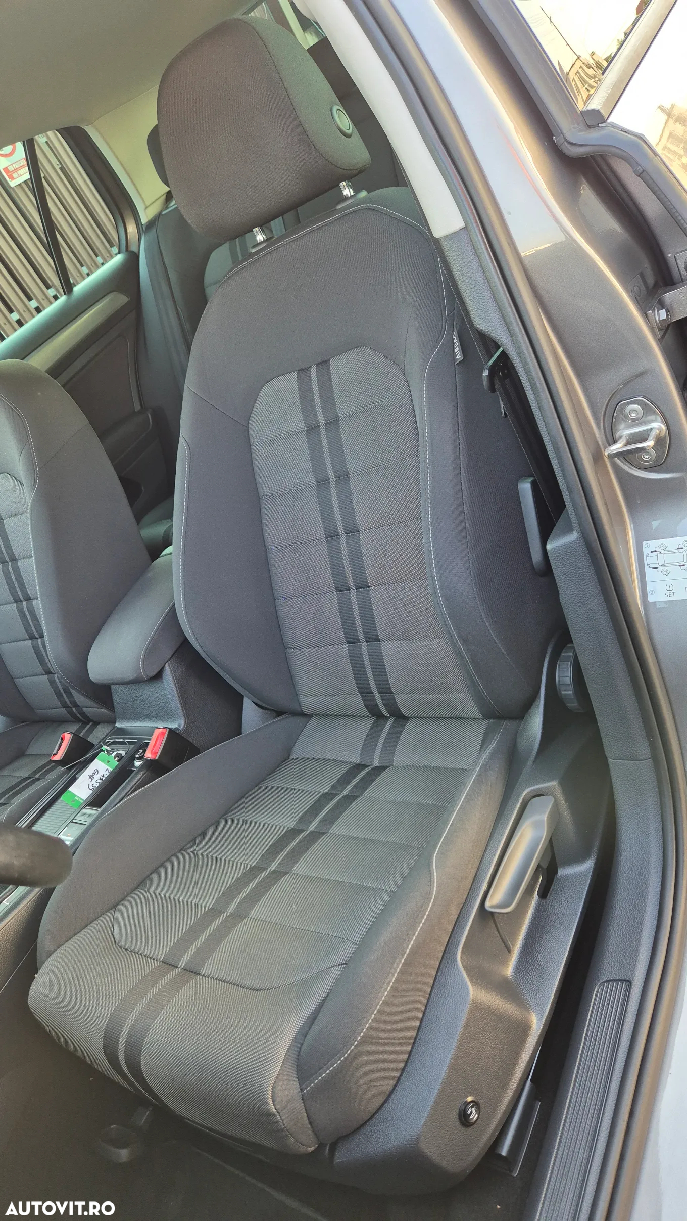 Volkswagen Golf - 25
