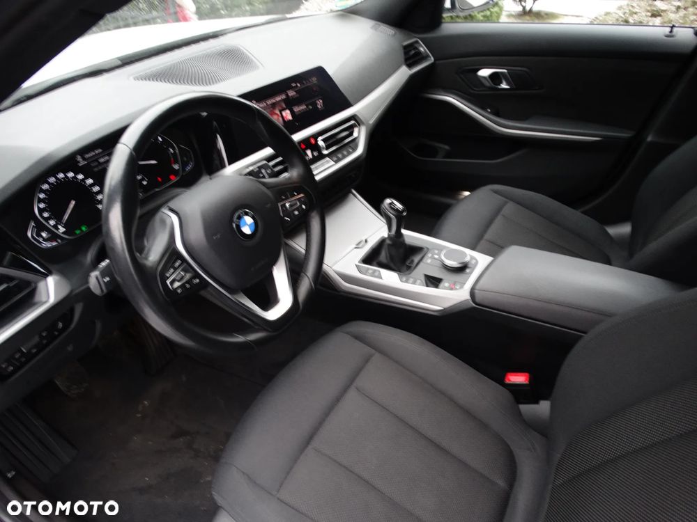 BMW Seria 3 318d Edition M Sport Shadow - 19