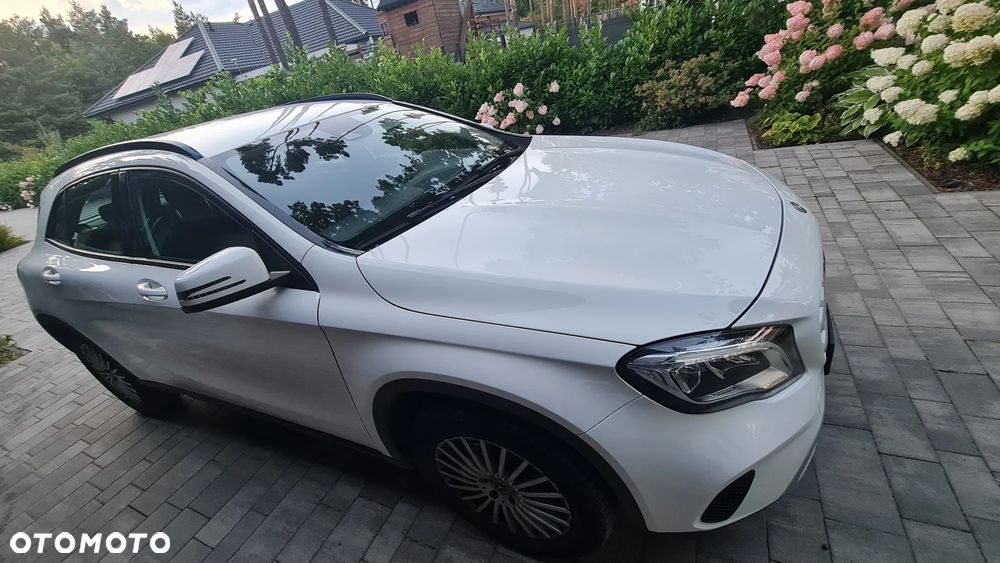 Mercedes-Benz GLA 180 7G-DCT - 3