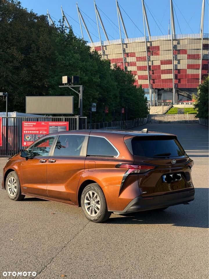 Toyota Sienna - 3