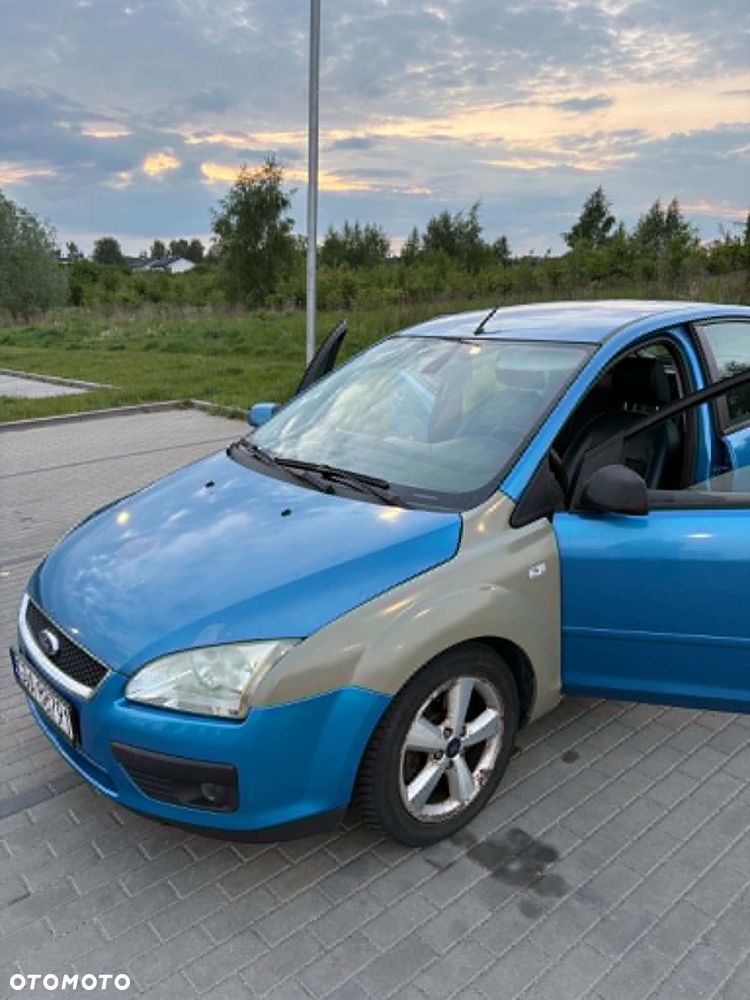 Ford Focus 2.0 Ghia - 5