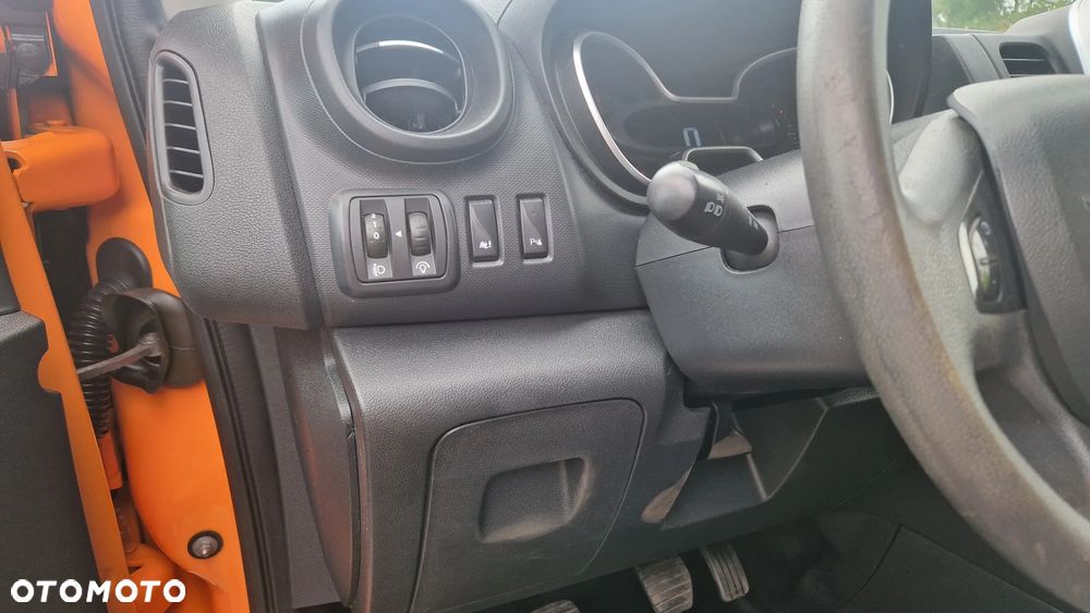 Renault Trafic doka 5 osób L2H1 - 18