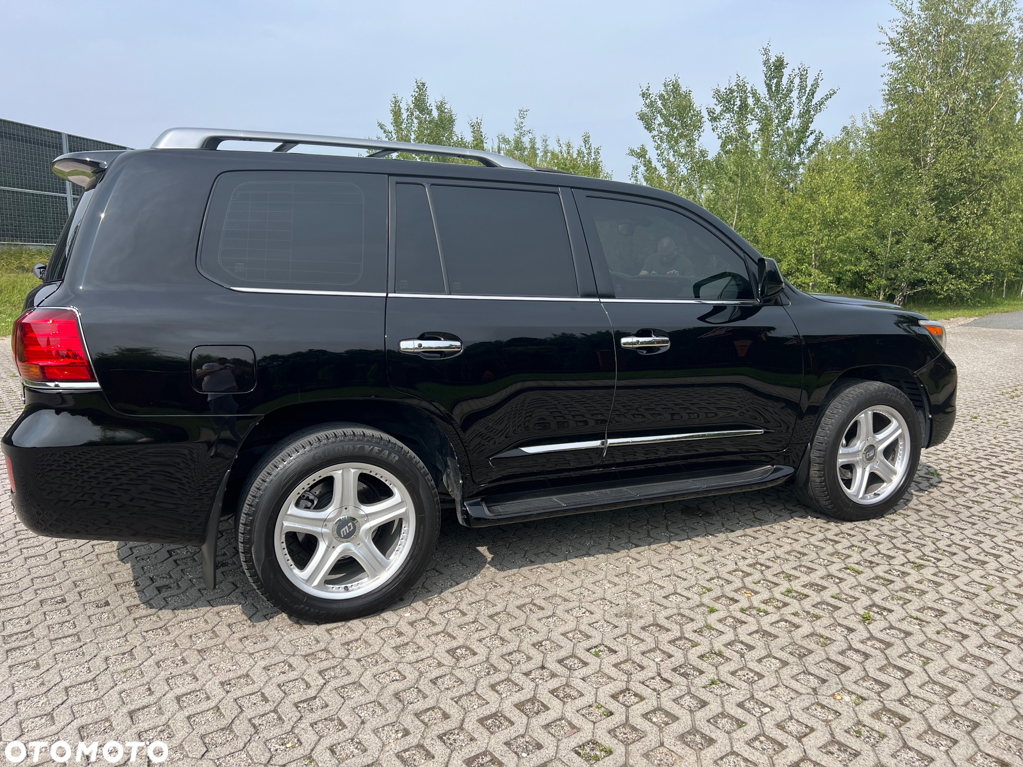 Lexus LX 570 - 11