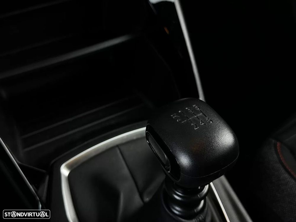 Peugeot 2008 1.2 PureTech Active Pack - 32