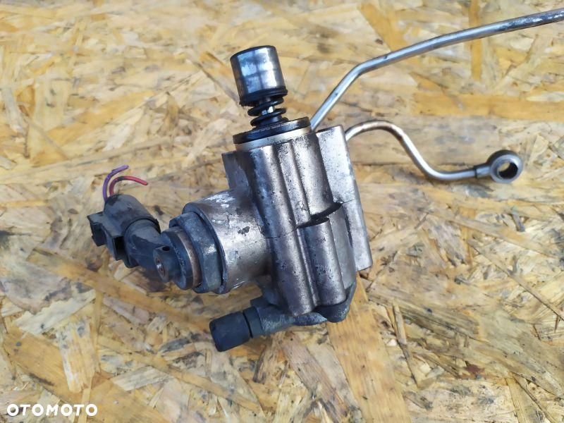 POMPA WYSOKIEGO CIŚNIENIA PALIWA VW PASSAT FSI B6 06F127025D - 2