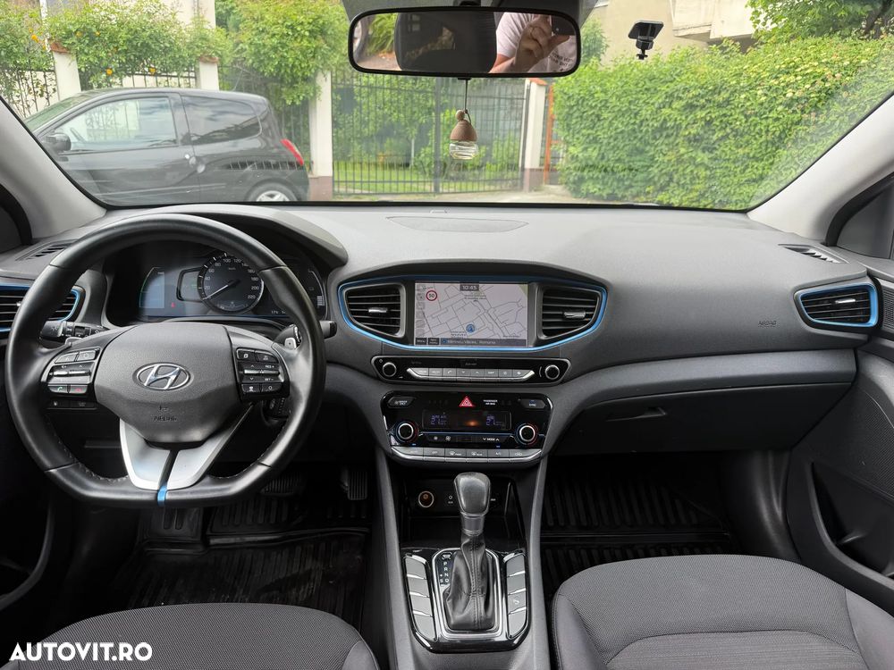 Hyundai IONIQ - 11