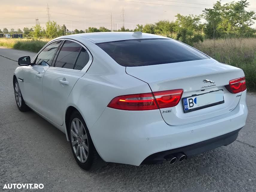 Jaguar XE 2.0 AWD Prestige - 4