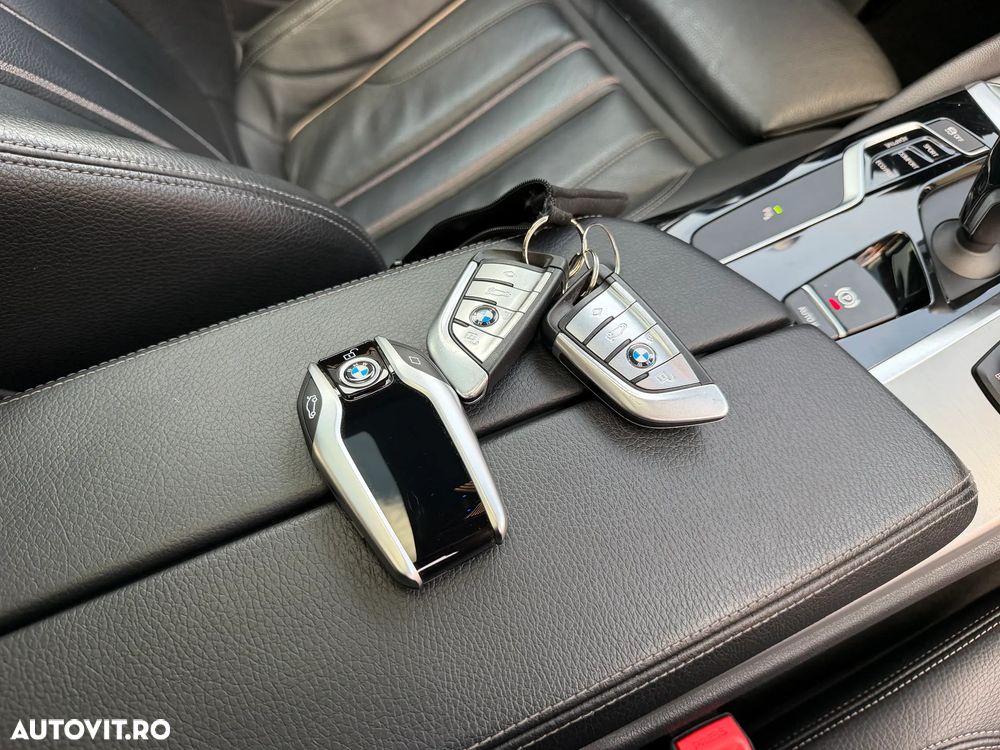 BMW Seria 5 520d Aut. Sport Line - 35