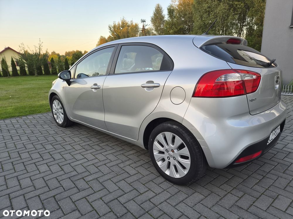 Kia Rio 1.2 Attract - 11