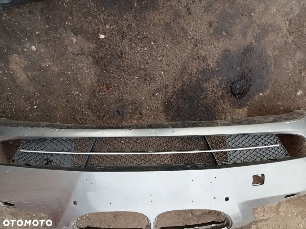 KRATKA ZDERZAKA PRZÓD BMW E 60 - 1