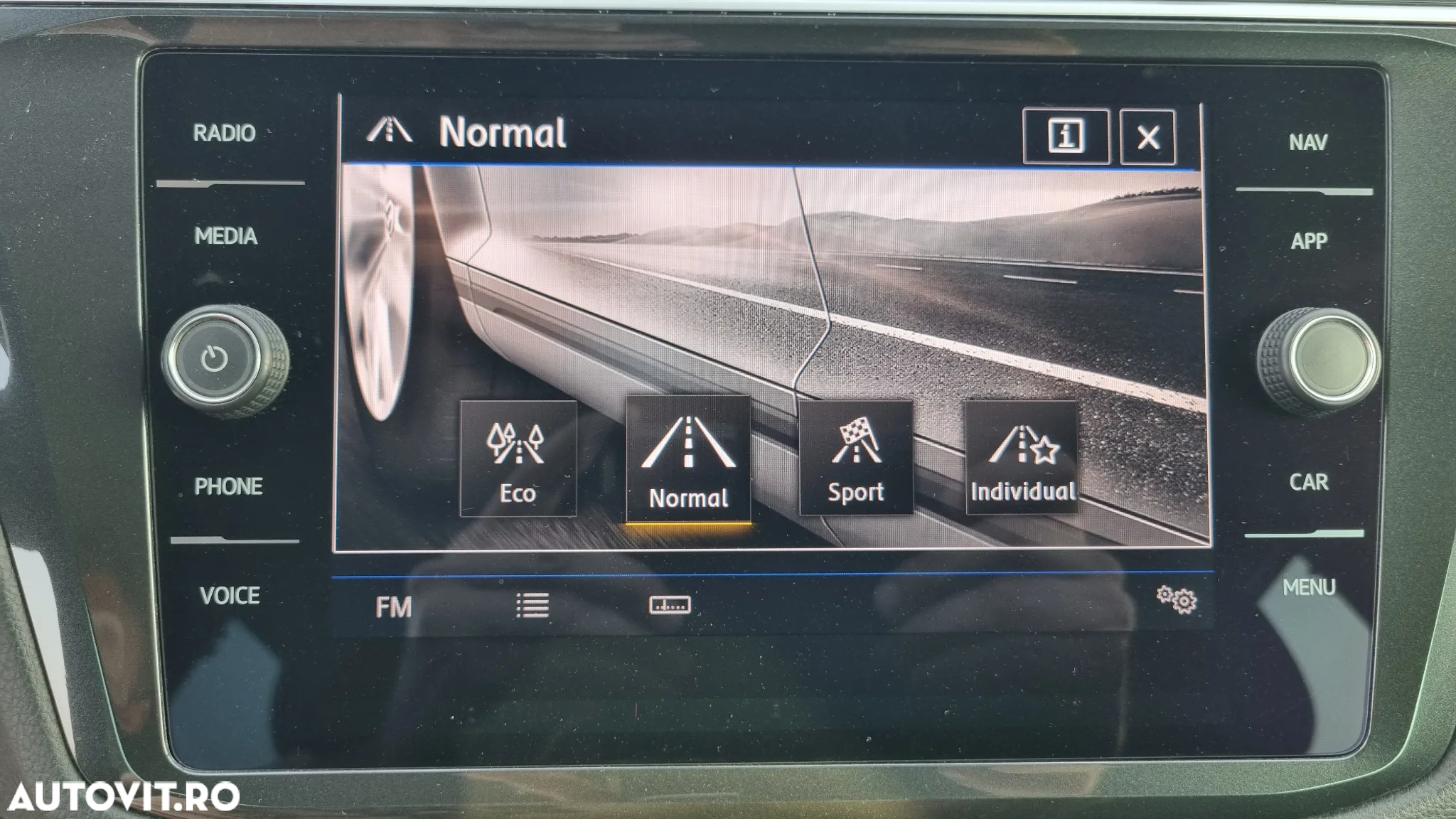 Volkswagen Tiguan 2.0 TDI SCR 4MOTION (BlueMotion Tech) Comfortline - 30