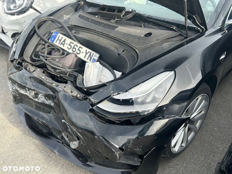 Tesla Model 3 - 6