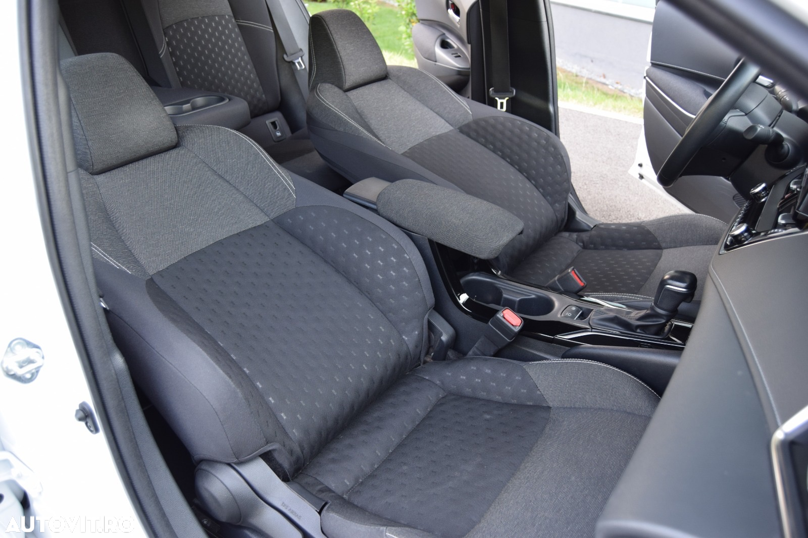 Toyota Corolla 1.8 HSD Business - 6