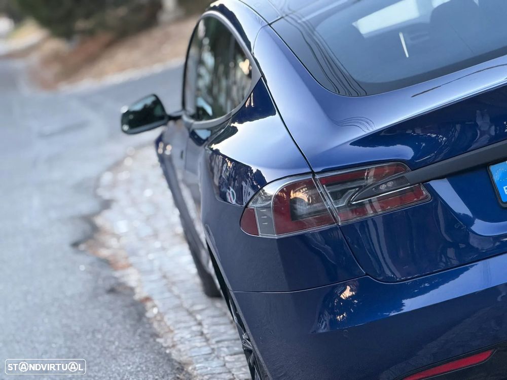 Tesla Model S - 7