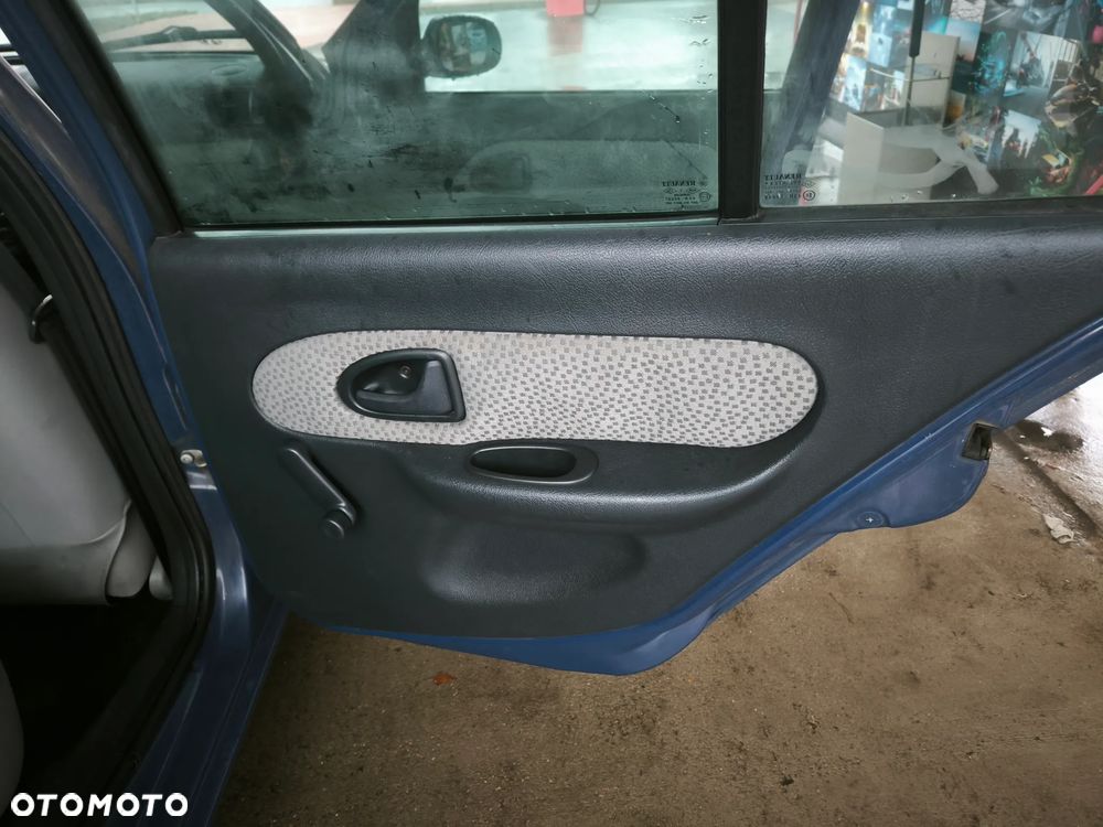 Renault Clio - 18