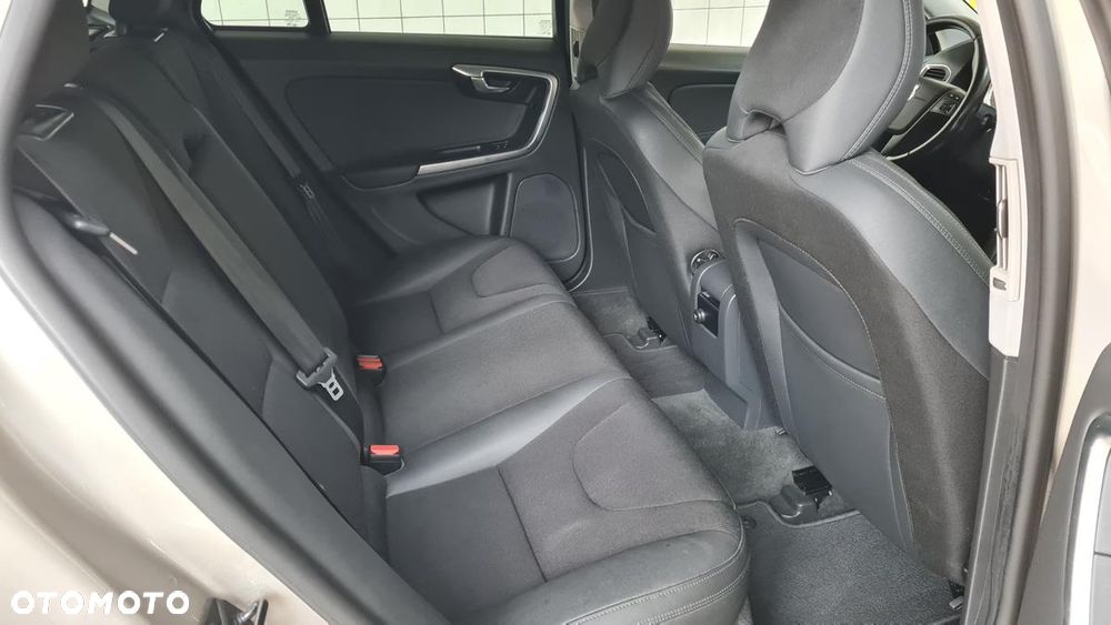 Volvo V60 D5 AWD Geartronic Momentum - 18