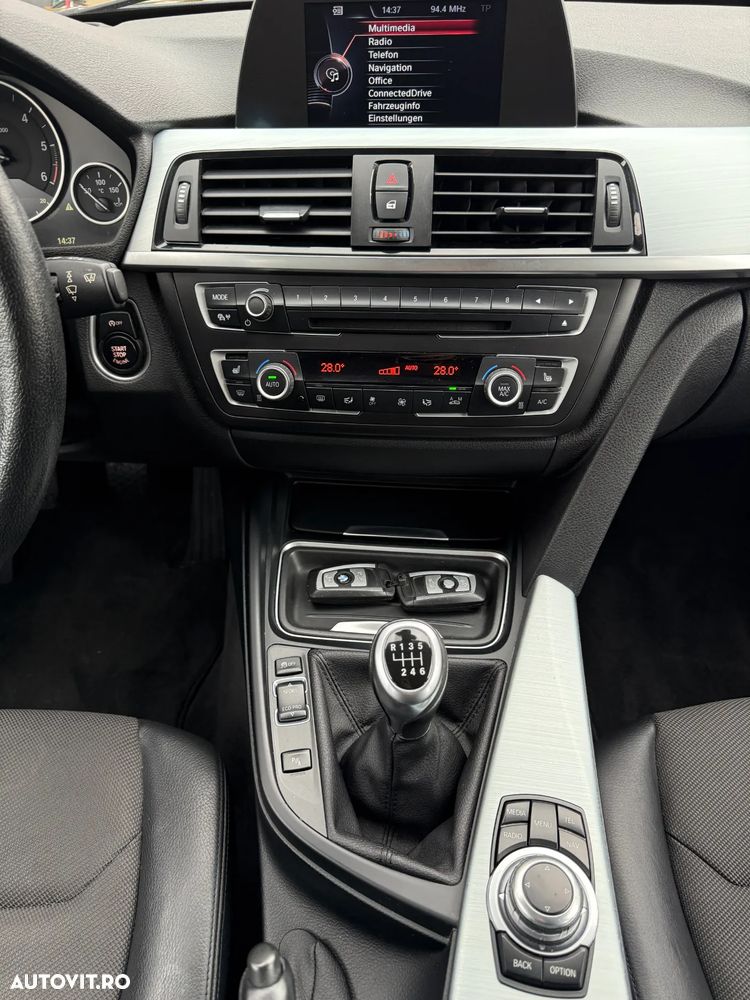 BMW Seria 3 318d xDrive - 33