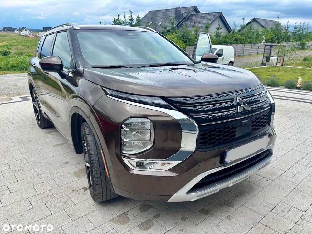 Mitsubishi Outlander - 2
