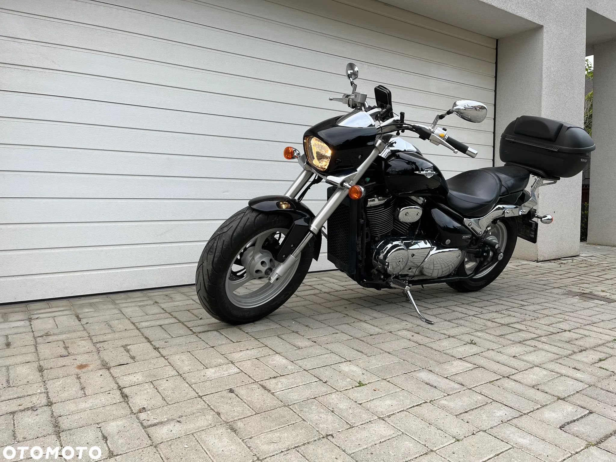 Suzuki Intruder - 1
