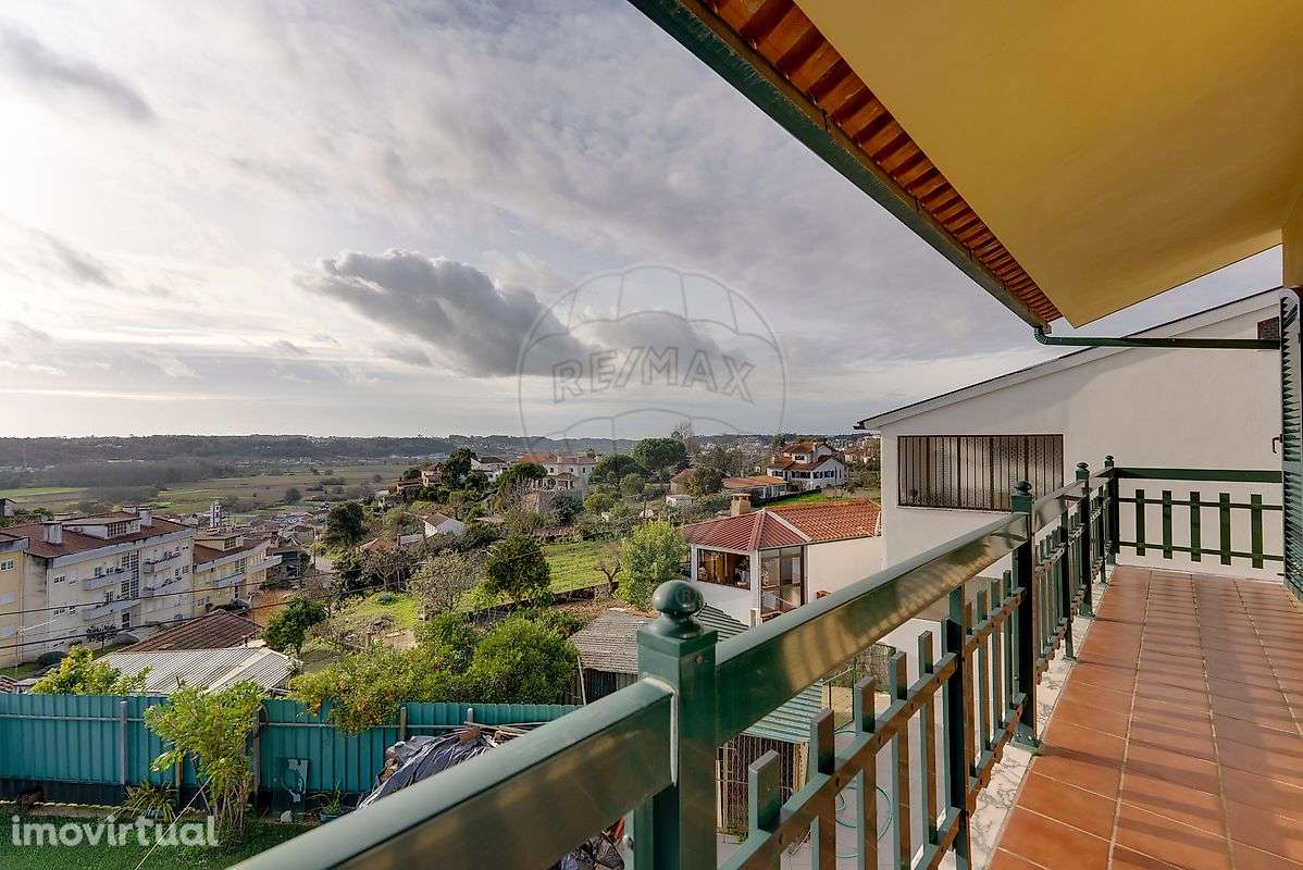 Moradia T5 com eficiência energética e vistas desafogadas em Assequins - Grande imagem: 3/42