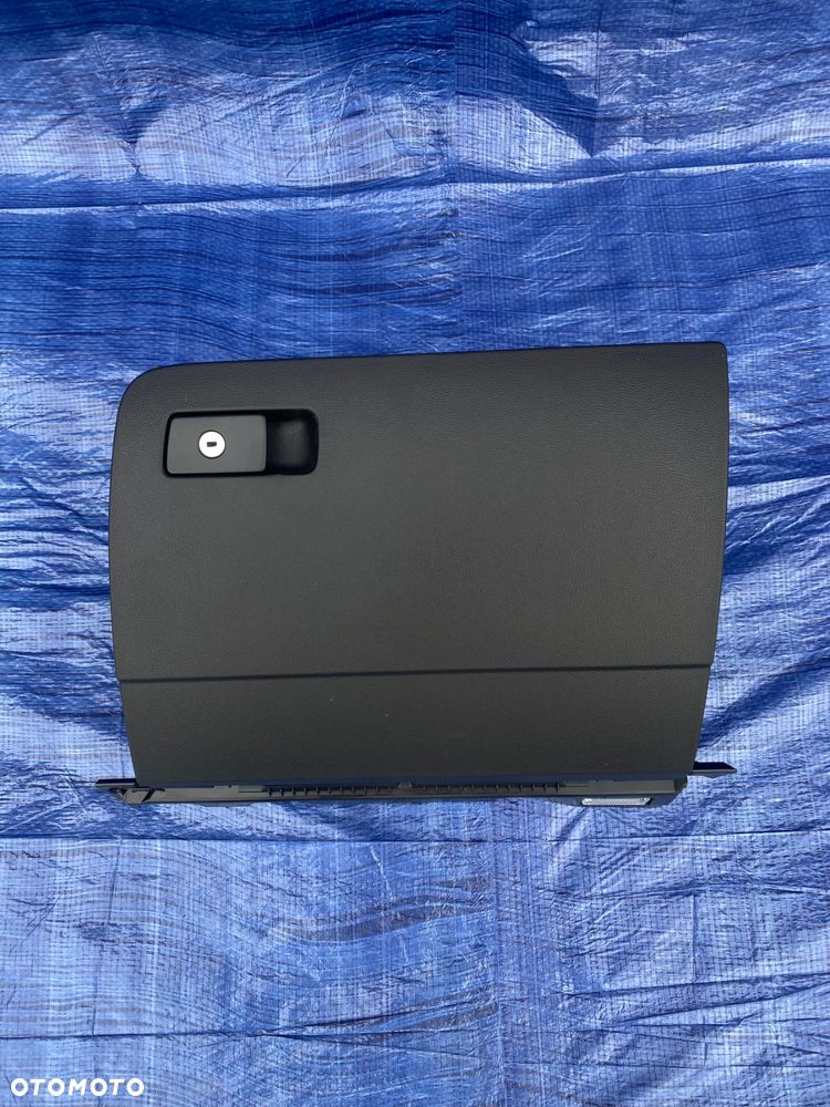 PASSAT B8 SCHOWEK PASAŻERA CZARNY 3G1857097 EUROPA - 1