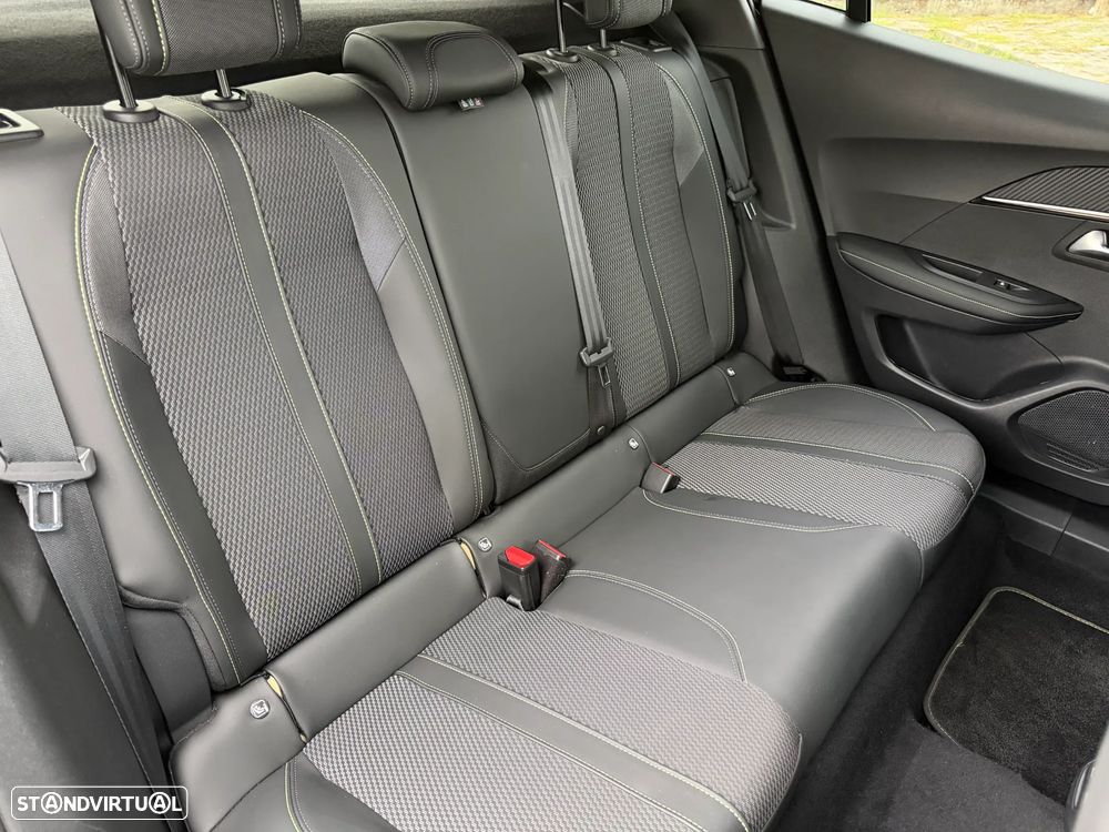 Peugeot e-2008 54 kWh GT - 13